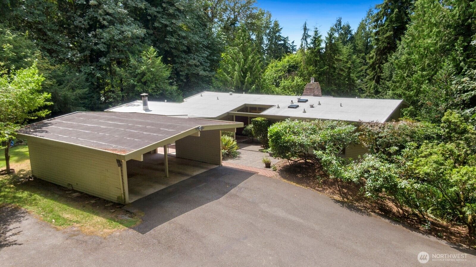Property Photo: 11880 NE 36th Place WA 98005