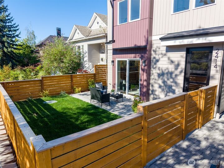 Property Photo: 2414 Queen Anne Avenue N WA 98119