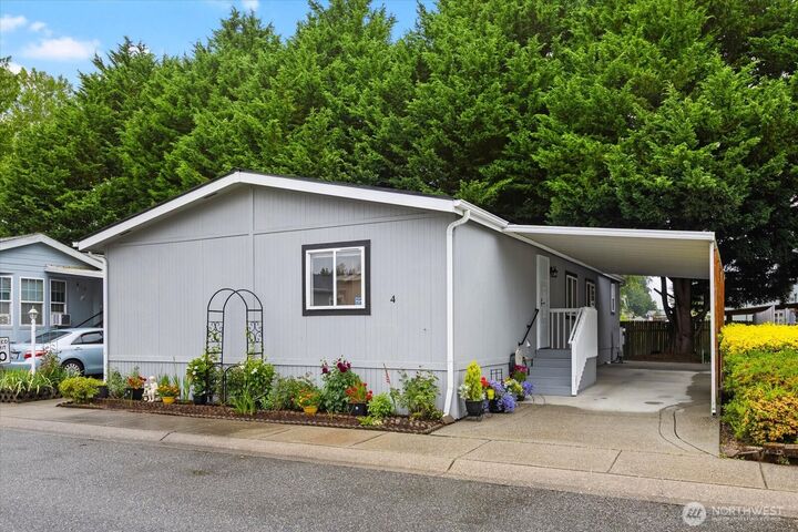 Property Photo: 11100 4th Avenue W 4 WA 98204
