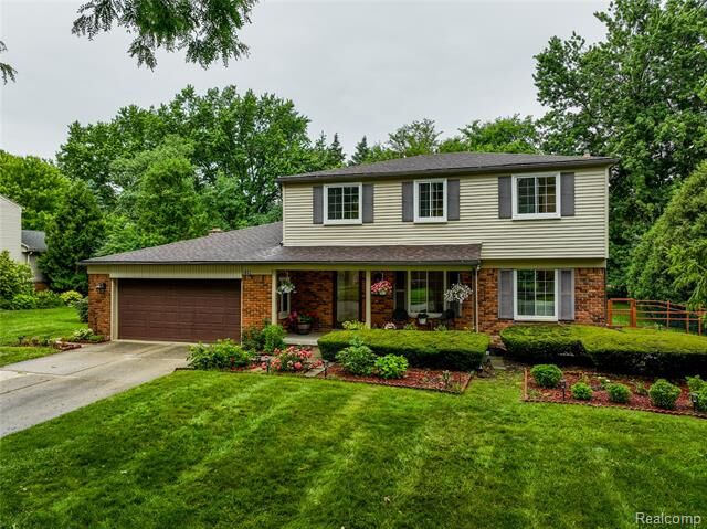 Property Photo:  2032 Kristin Drive  MI 48084 