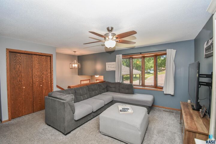 Property Photo:  2101 S Fox Trl  SD 57103-6330 
