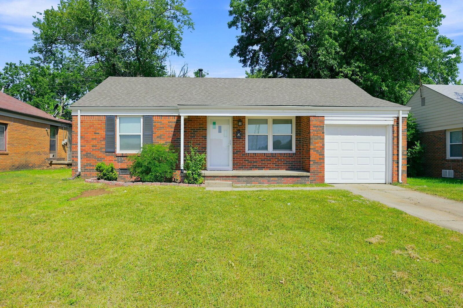 Property Photo:  641 S Apache Dr  KS 67207 