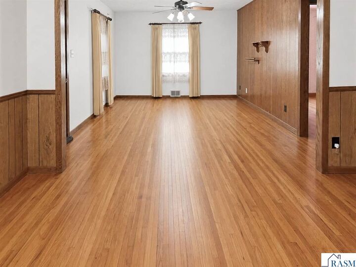 Property Photo:  701 E Blue Earth Street  MN 56055 