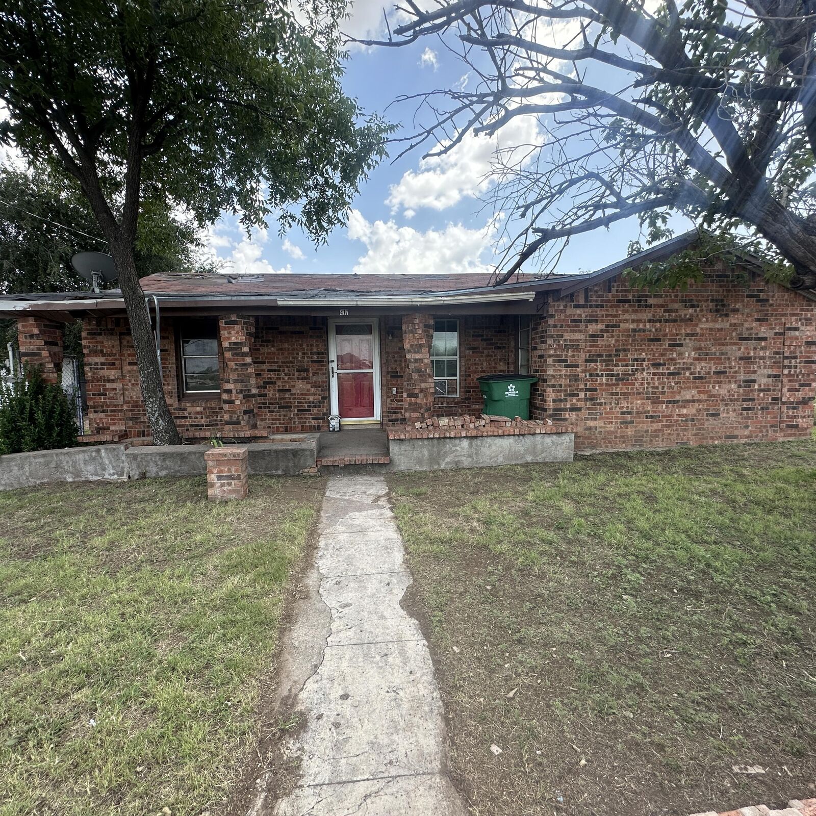 Property Photo:  417 E 42nd Street  TX 76903 