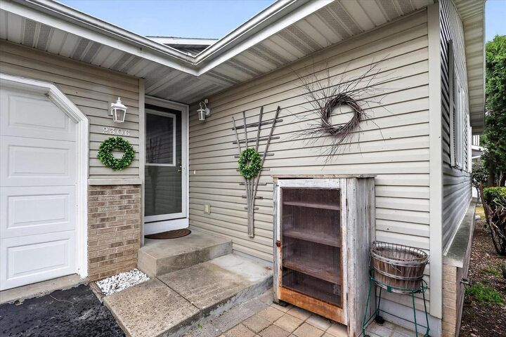 Property Photo:  2306 Pine View Lane  WI 53546 