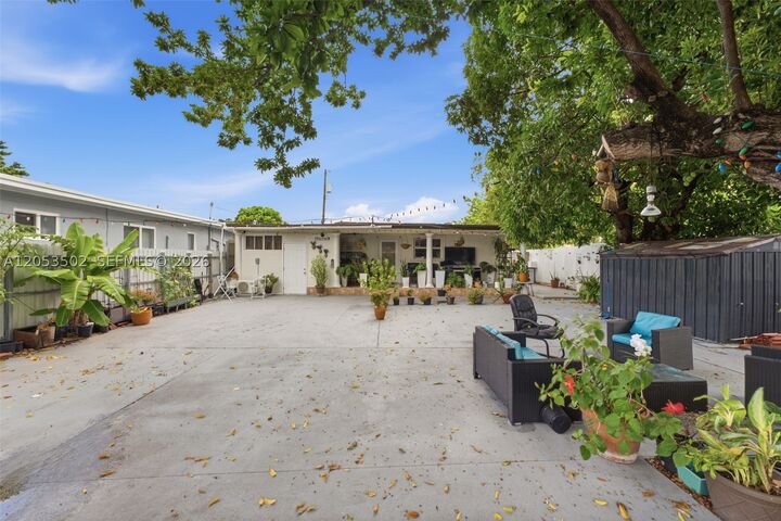 Property Photo:  419 SE 3rd St  FL 33010 