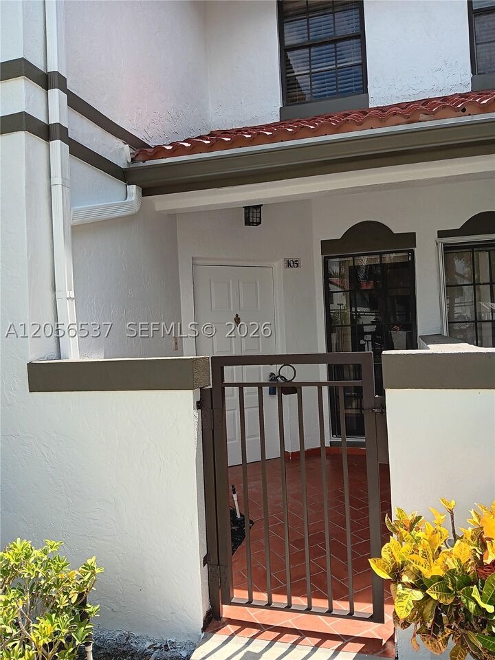 Property Photo:  401 SW 158th Ter 105  FL 33027 
