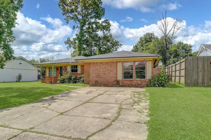 Property Photo: 9318 Linda Vista Road TX 77078-4024