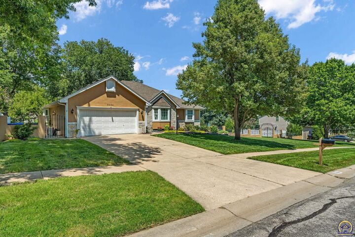 Property Photo: 6434 SW Golf View Dr KS 66614