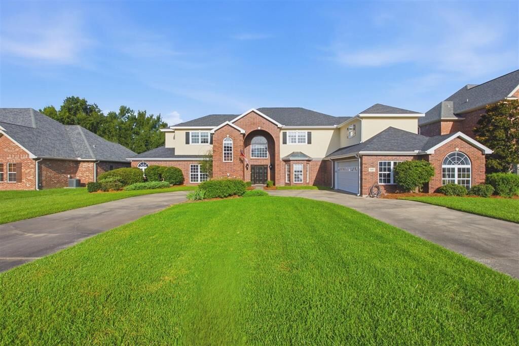 Property Photo: 4904 Bayview Ln Lane LA 70605