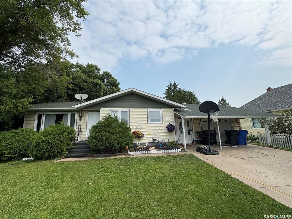 Property Photo:  312 Bismark Avenue  SK S0A 2A0 