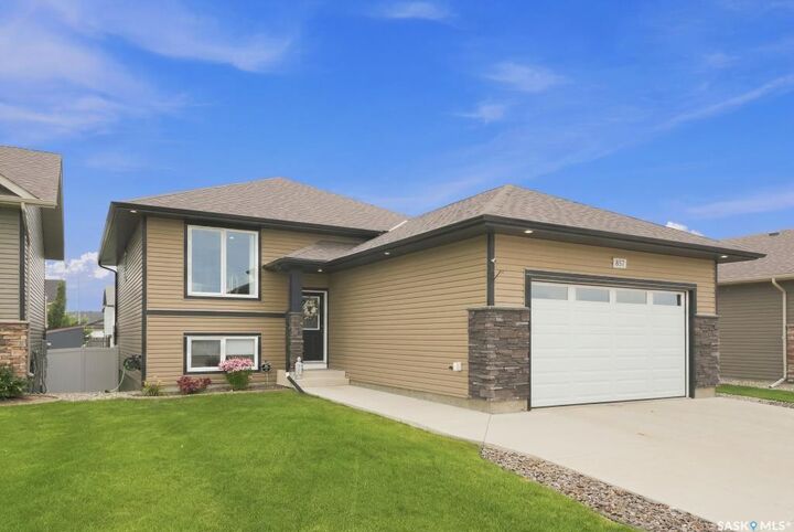 857 Reimer Road — photo 1