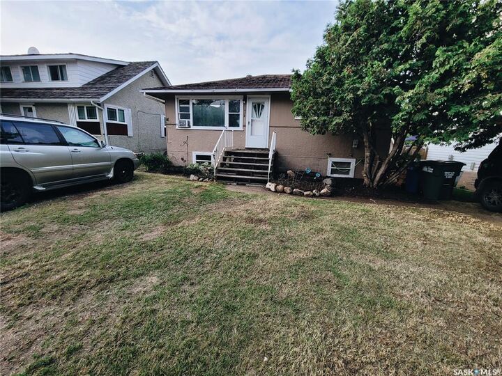 Property Photo: 428 20th Street E SK S6V 1L1