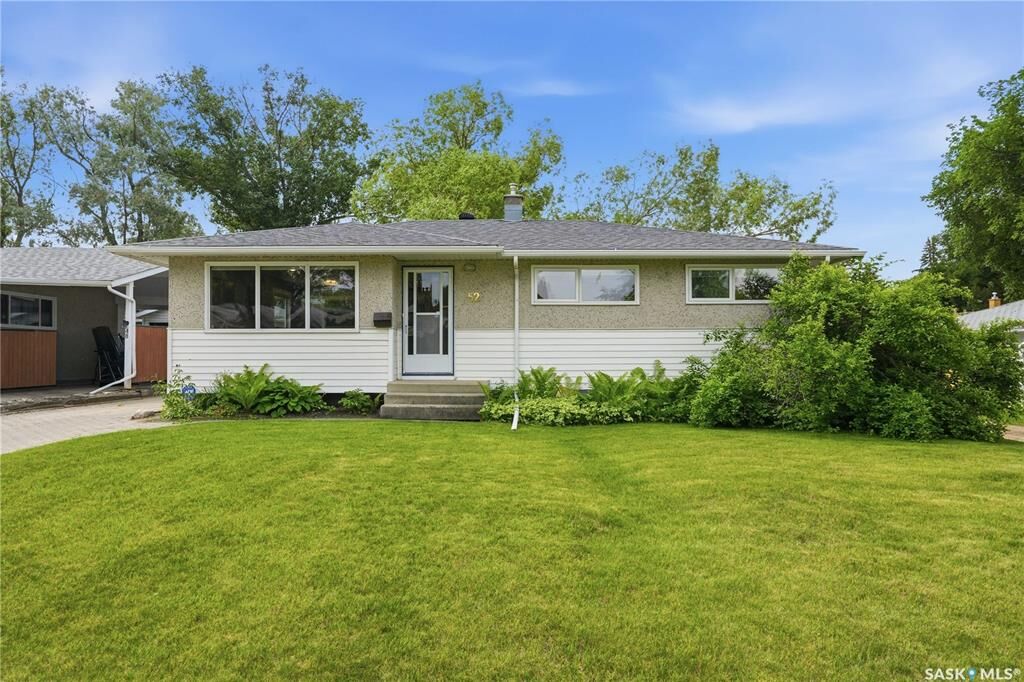 Property Photo: 52 Tucker Crescent SK S7H 3H5