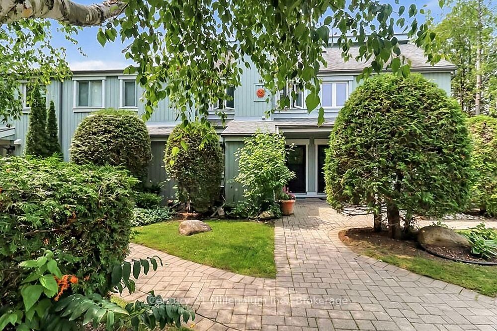 Property Photo: 127 Fairway Crescent 21 ON L9Y 5B4