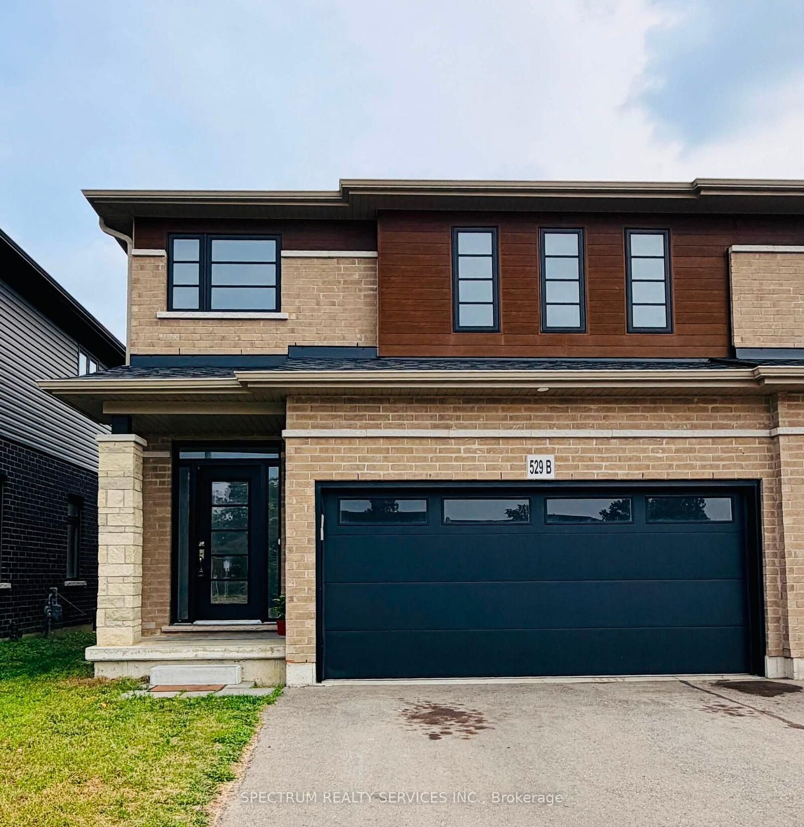 Photo de la propriété: 529B Grey Street ON N3S 0C3