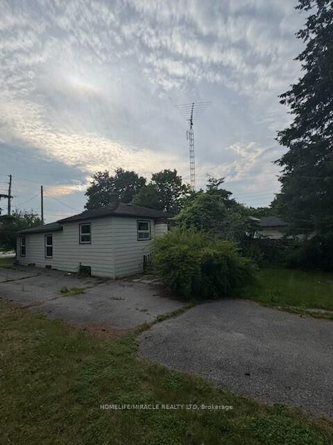 Property Photo: 869 Townline Road N ON L1E 2J3