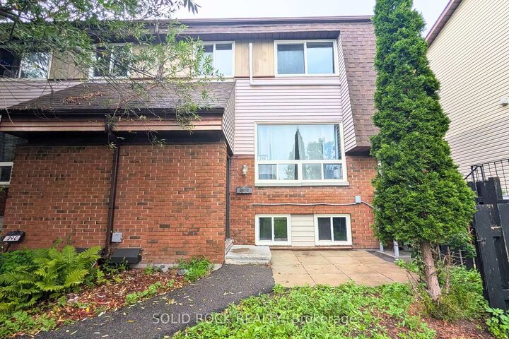 Property Photo: 29 Woodvale Green Drive B ON K2G 4H3