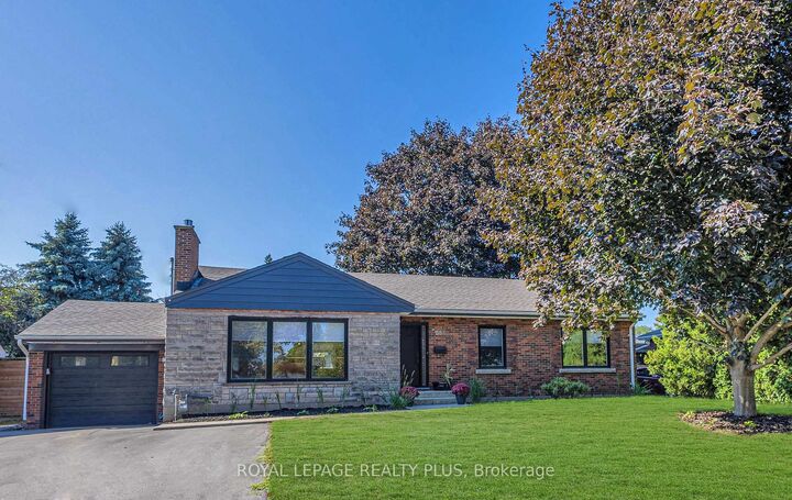 884 Eagle Drive — photo 1