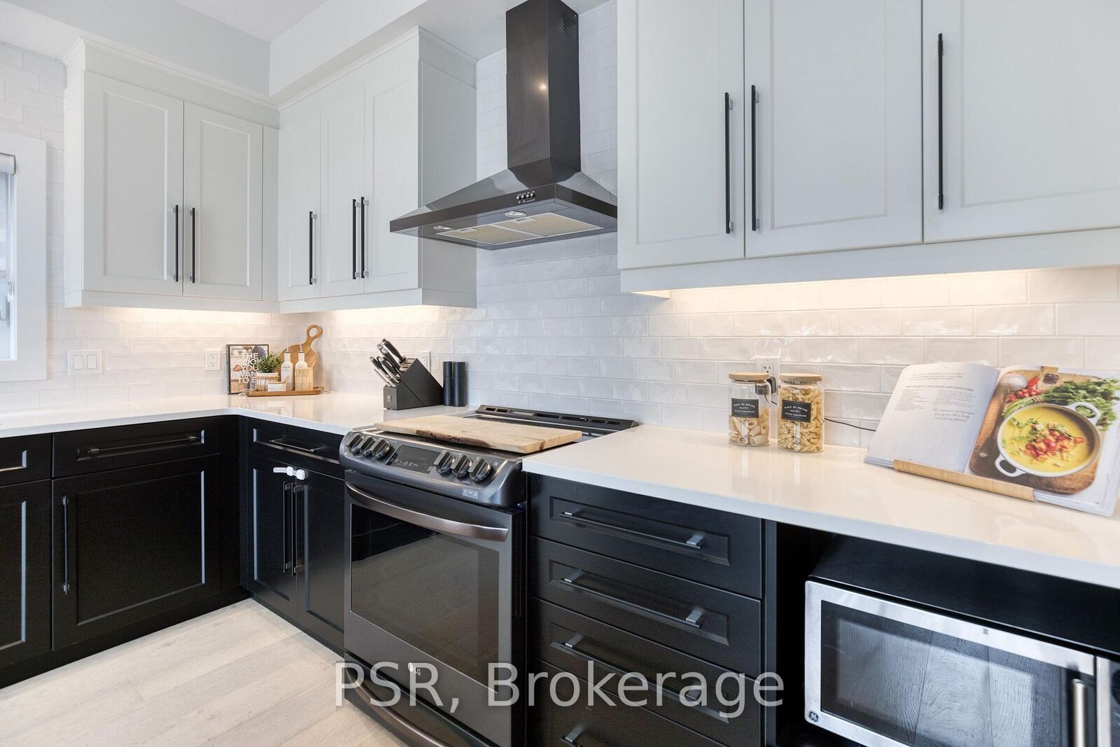 Property Photo: 577 Doonwoods Crescent ON N2P 0E5