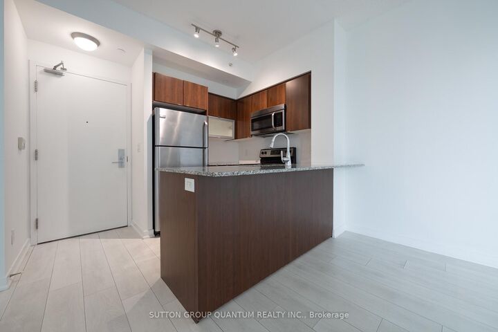 Property Photo:  150 East Liberty Street 1012  ON M6K 3R5 