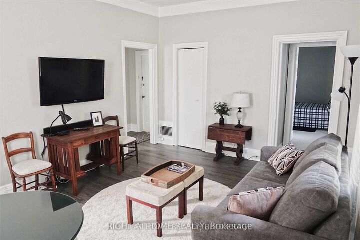 Property Photo:  164 Trafalgar Road 1  ON L6J 3G6 