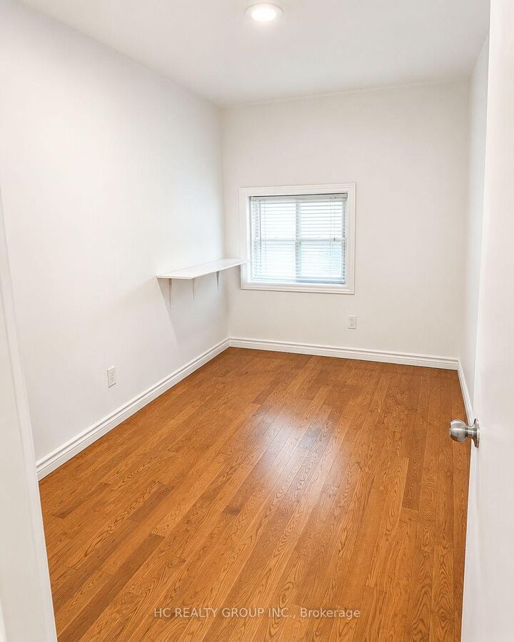 Property Photo: 562 Bathurst Street ON M5S 2P9