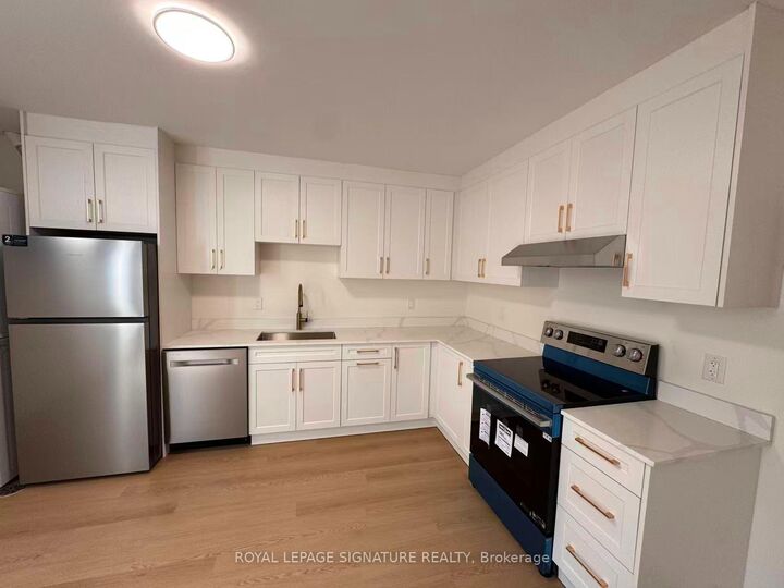 Property Photo: 53 Bishop Avenue 1B ON M2M 1Z4