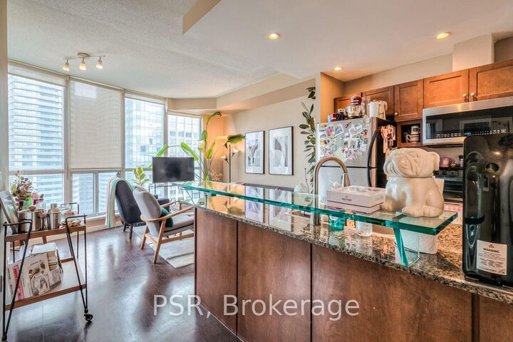 Property Photo: 208 Queens Quay West N/A 3613 ON M5J 2Y5