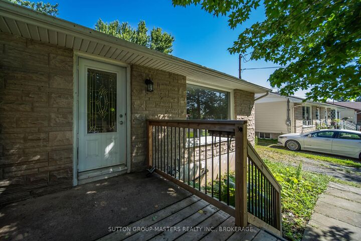 Property Photo: 46 Morden Crescent ON K7N 1K2