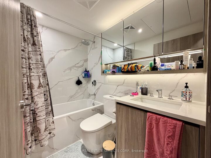 Property Photo: 68 Esther Shiner Boulevard 366 ON M2K 0J6