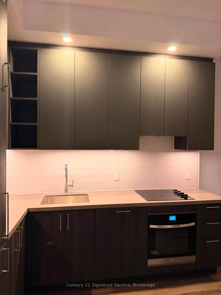 Property Photo: 5 Meadowdale Road 315 ON L4K 0C7