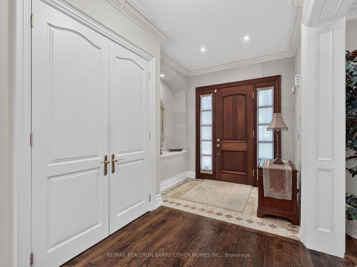Property Photo: 57 Yorkminster Road ON M2P 1M4
