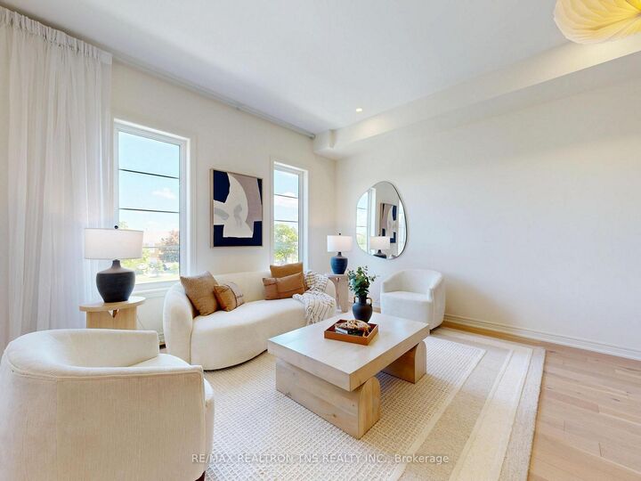 Property Photo: 9442 Bayview Avenue ON L4C 5G9