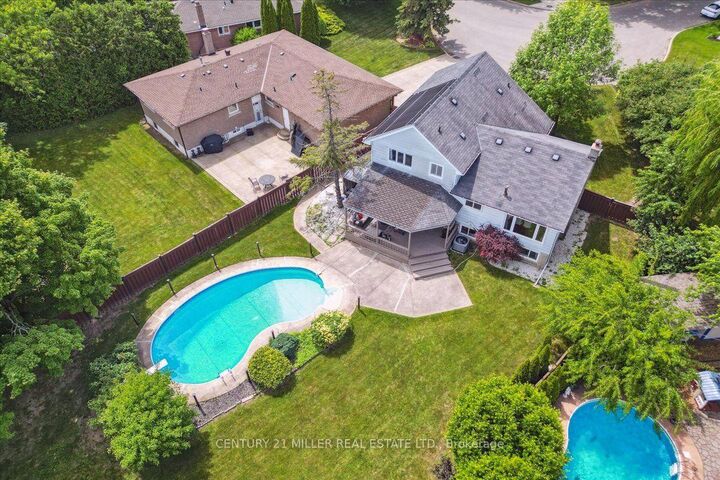 2442 Woburn Crescent — photo 1
