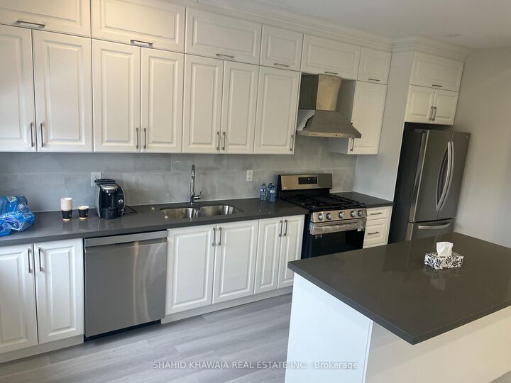 Property Photo:  370 Queen Street S C  ON L5M 1M2 