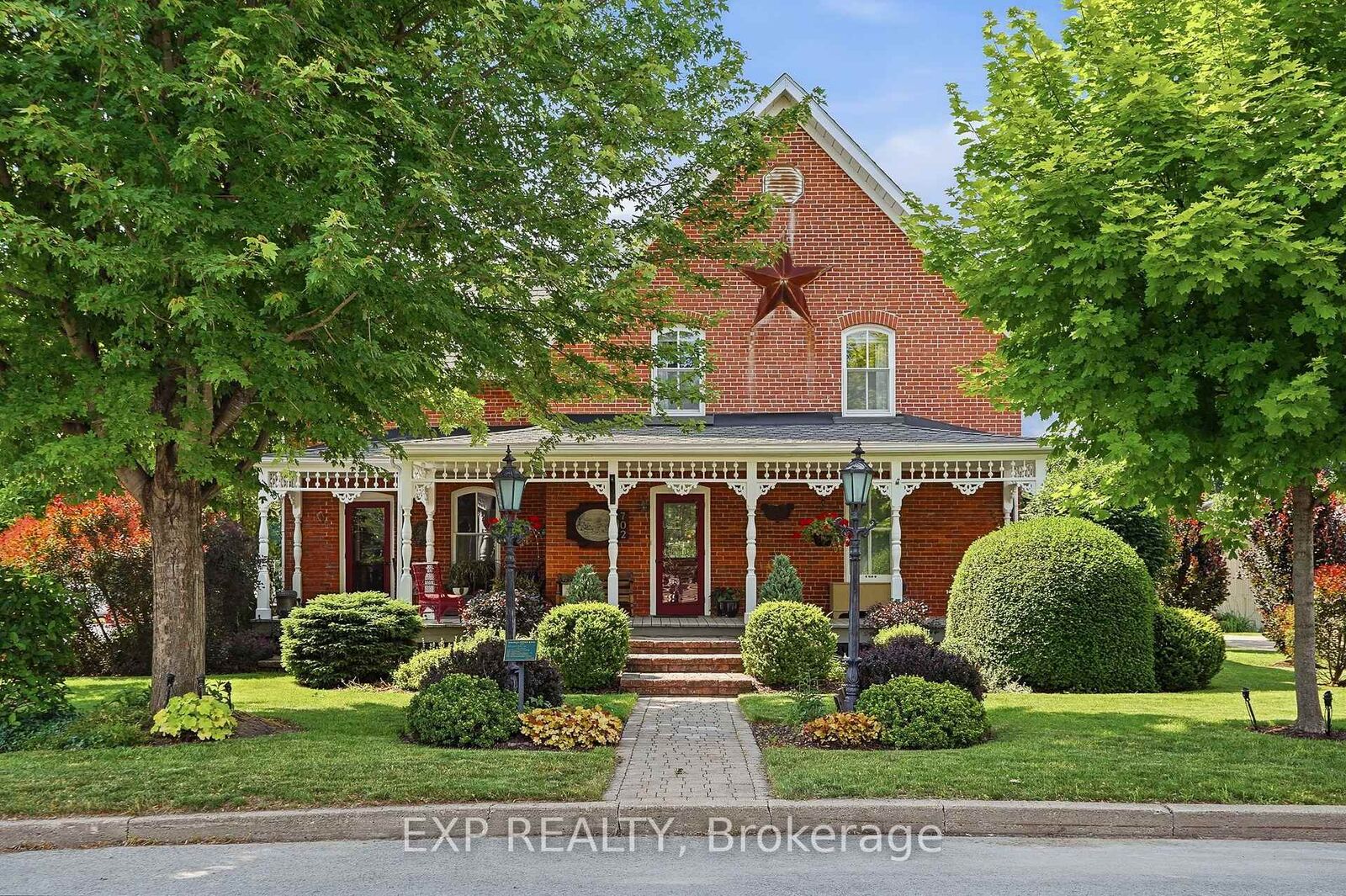 Property Photo: 702 Dollard Street ON K0A 1M0