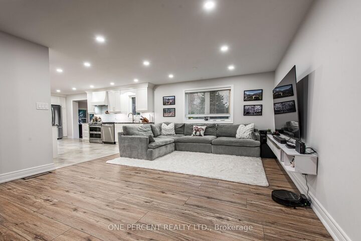Property Photo: 8 Cardwell Court ON L0G 1W0