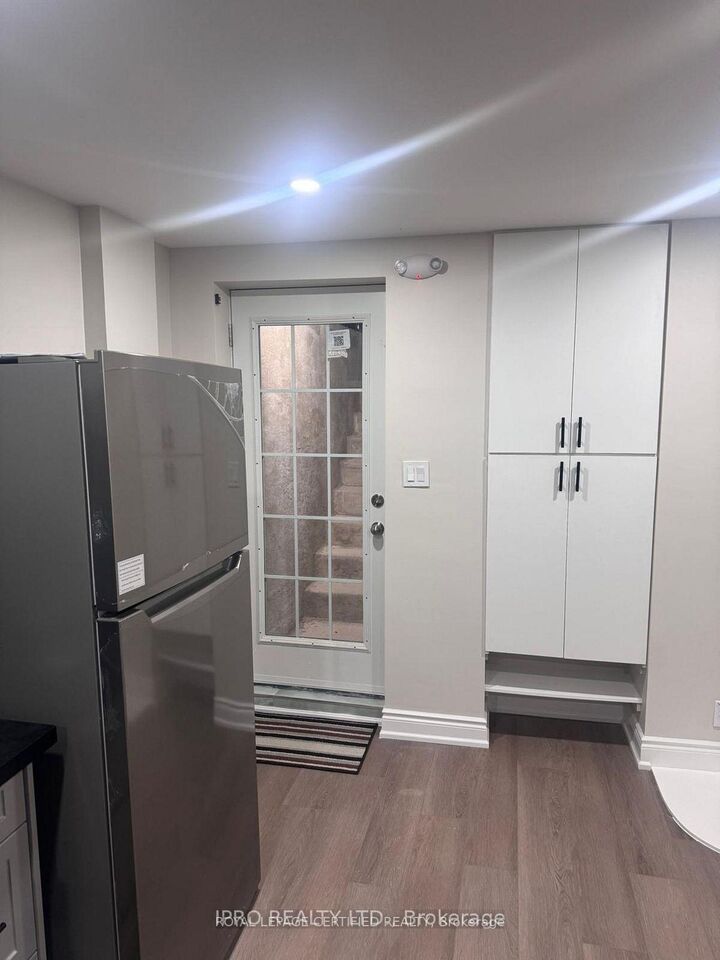 Property Photo: 40 Beachville Circle ON L6X 0V3