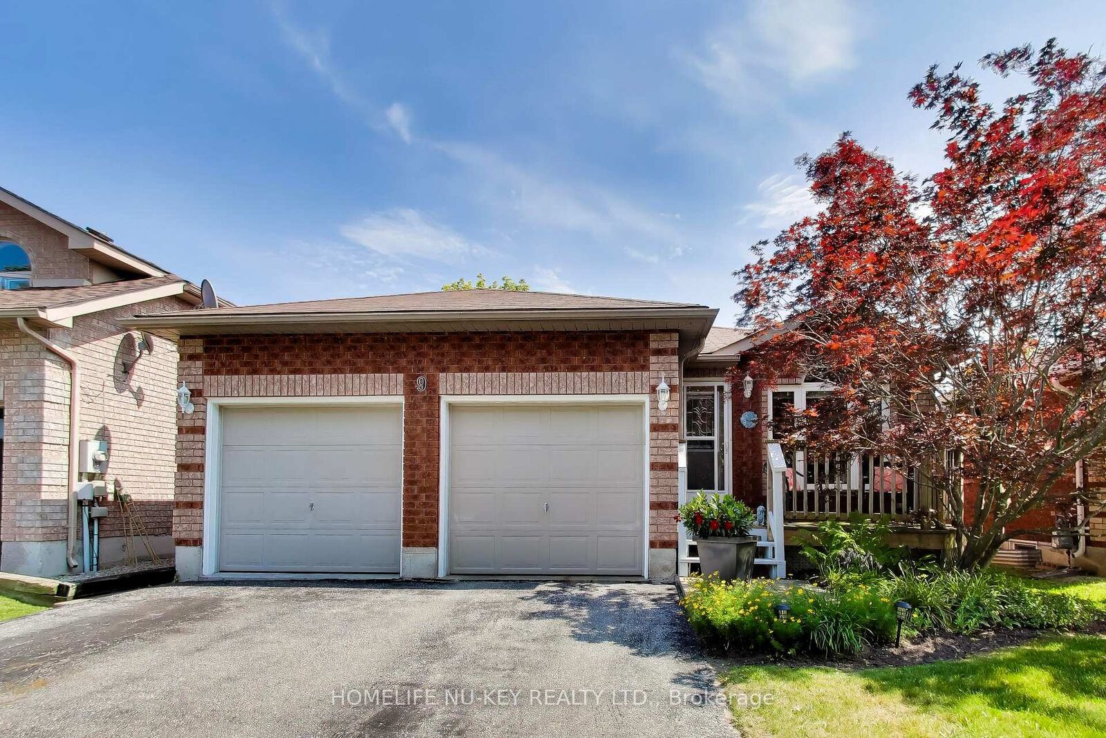 Property Photo: 9 Monique Crescent ON L4M 6Z3