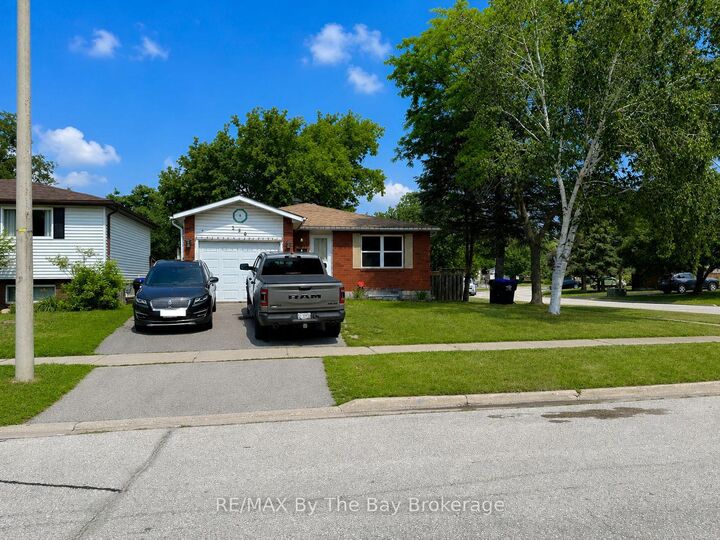 Property Photo:  326 Christine Drive  ON L4R 5A4 