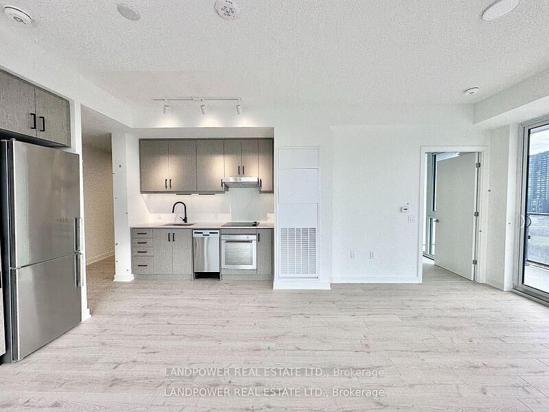 Property Photo: 9 Tecumseth Street 904 ON M5V 3G4
