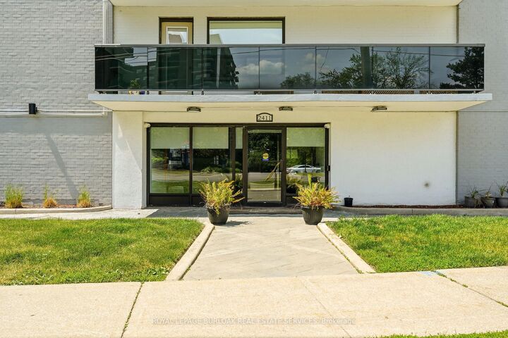 Property Photo: 2411 New Street 201 ON L7R 1K2