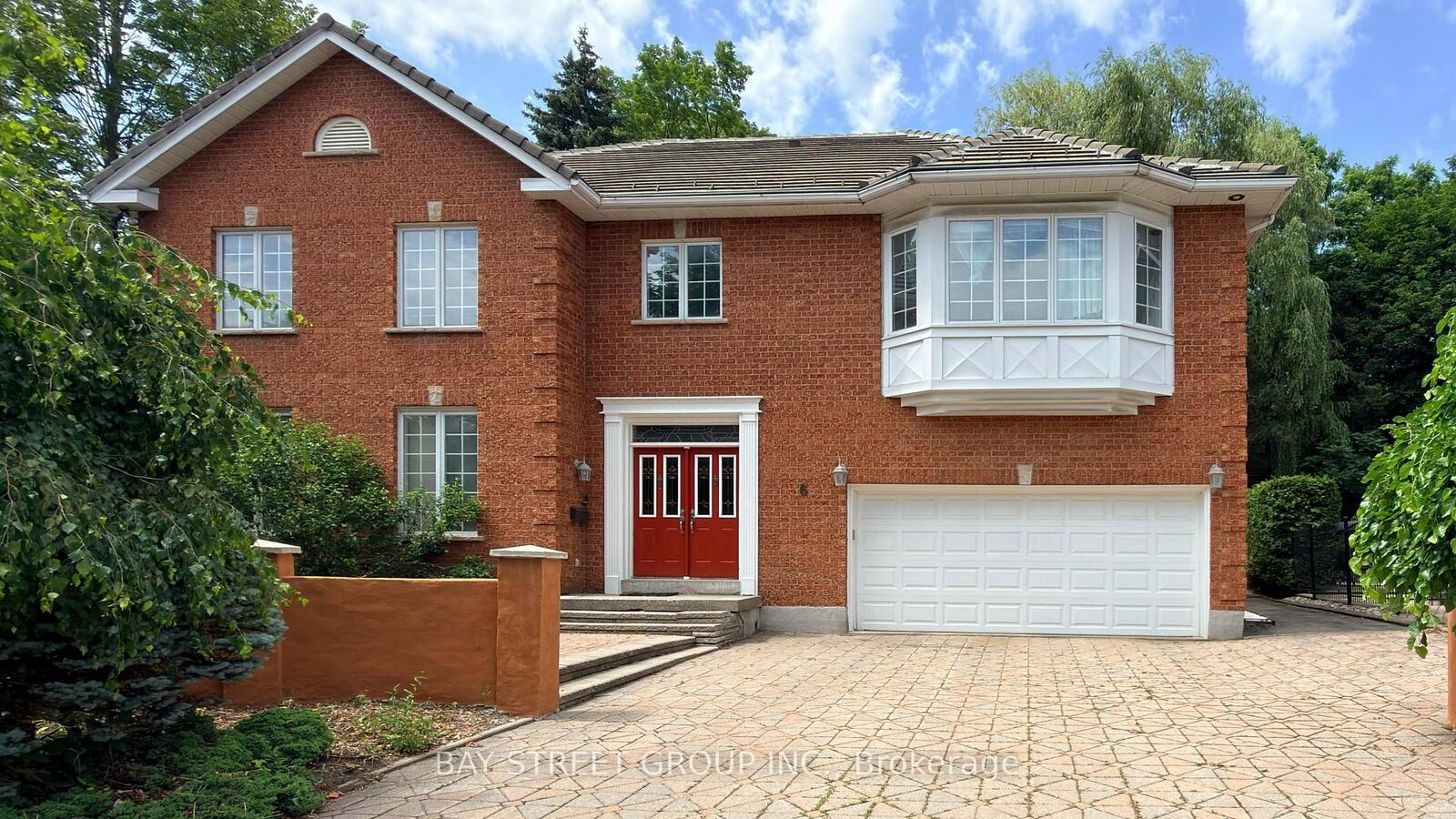 Property Photo: 6 Hunt Club Court ON L3T 7L4