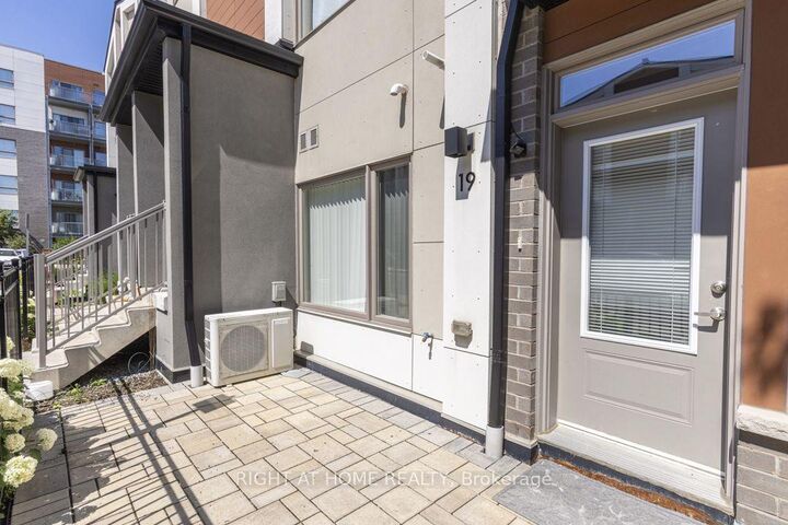 Property Photo: 60 Orchid Place Drive 19 ON M1B 0C4