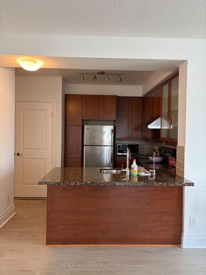 Property Photo: 131 Upper Duke Crescent E 702 ON L6G 0C9