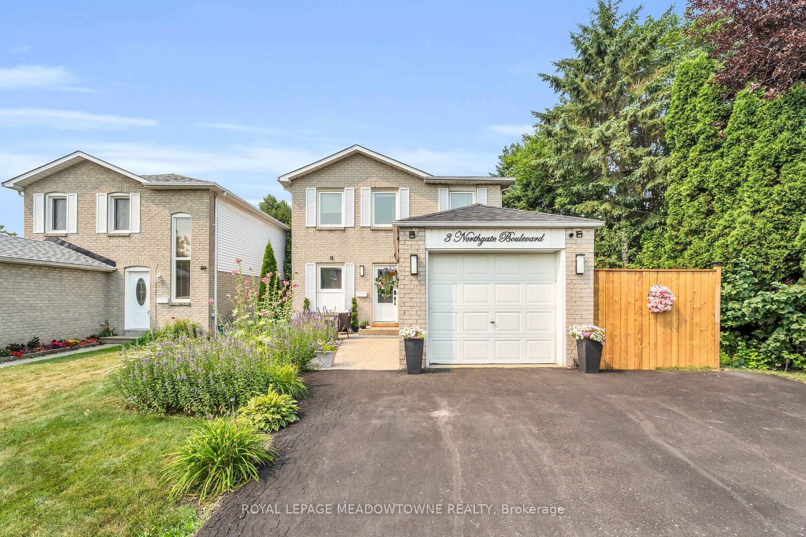 Property Photo: 3 Northgate Boulevard ON L6S 4G6