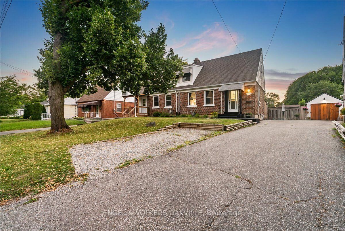 Property Photo: 108 Lorne Crescent ON N2M 3Y5