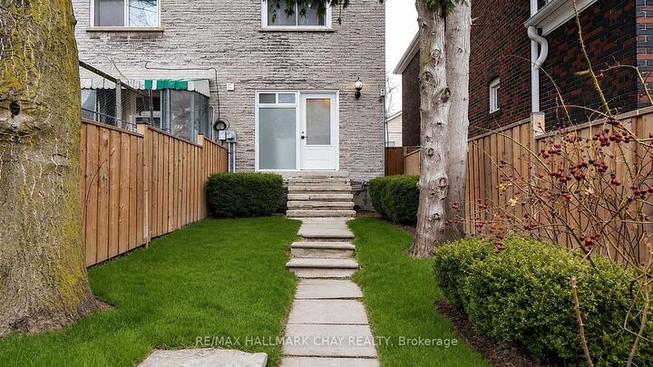 Property Photo:  48 Carr Street  ON M5T 1B7 