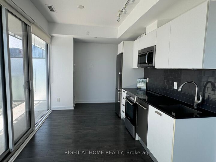 Property Photo: 42 Charles Street E 2802 ON M4Y 0B7